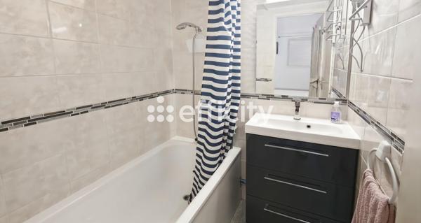 Maison
         2 pièces
        - 31 m² Exclusivité 184 000 € *