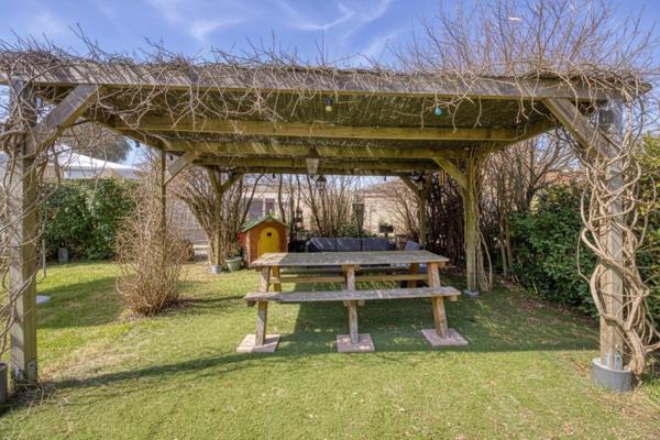 Corps de ferme 146m2 et dépendances attenantes au calme sur 1 Hectare!