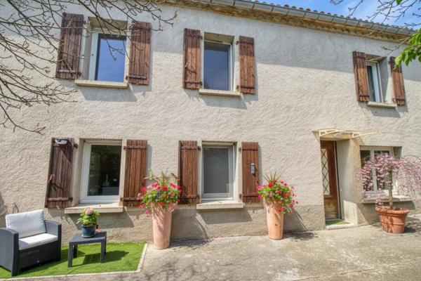 Corps de ferme 146m2 et dépendances attenantes au calme sur 1 Hectare!