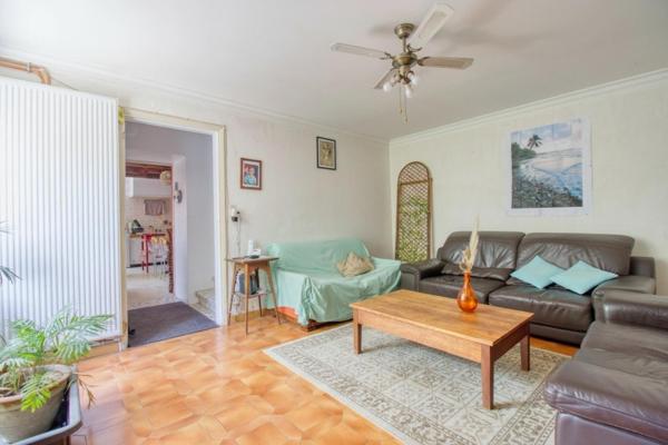 Corps de ferme 146m2 et dépendances attenantes au calme sur 1 Hectare!