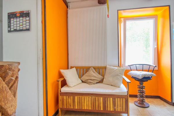 Corps de ferme 146m2 et dépendances attenantes au calme sur 1 Hectare!