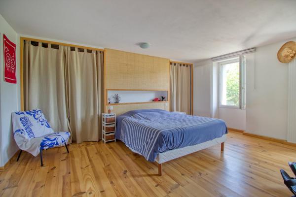 Corps de ferme 146m2 et dépendances attenantes au calme sur 1 Hectare!