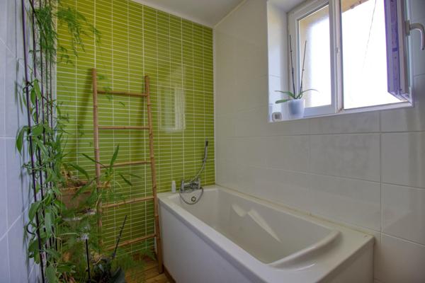 Corps de ferme 146m2 et dépendances attenantes au calme sur 1 Hectare!