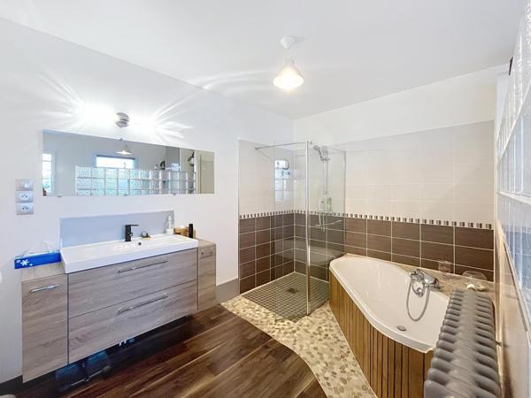 Magnifique maison talence 4 chambres, jardin plus garage 60 m2