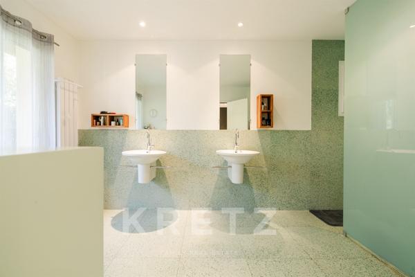 Villa d’architecte à vendre à Clermont-le-Fort avec piscine et beau terrain