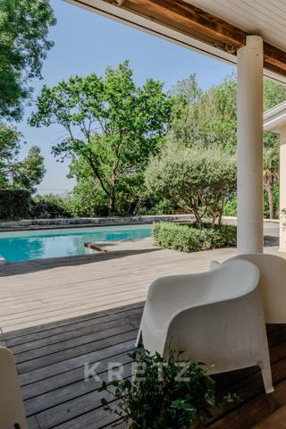 Villa d’architecte à vendre à Clermont-le-Fort avec piscine et beau terrain