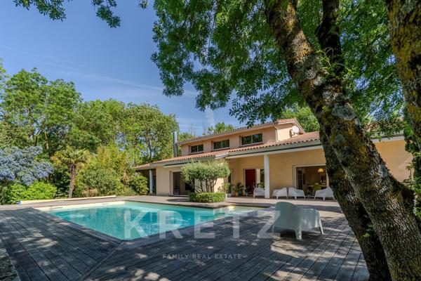 Villa d’architecte à vendre à Clermont-le-Fort avec piscine et beau terrain