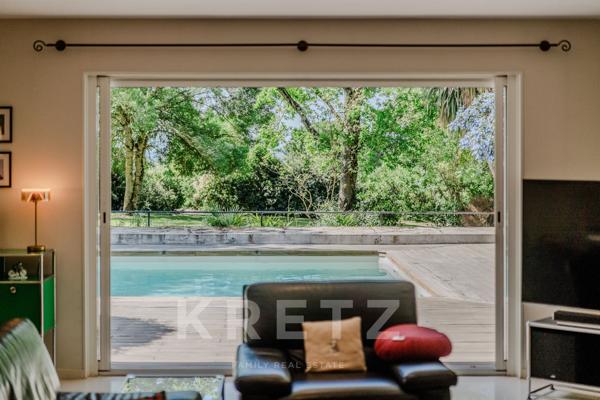 Villa d’architecte à vendre à Clermont-le-Fort avec piscine et beau terrain