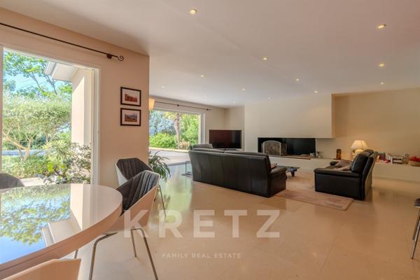 Villa d’architecte à vendre à Clermont-le-Fort avec piscine et beau terrain