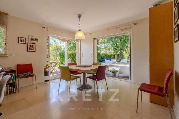 Villa d’architecte à vendre à Clermont-le-Fort avec piscine et beau terrain