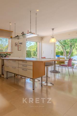Villa d’architecte à vendre à Clermont-le-Fort avec piscine et beau terrain