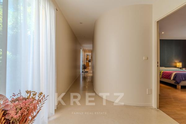 Villa d’architecte à vendre à Clermont-le-Fort avec piscine et beau terrain