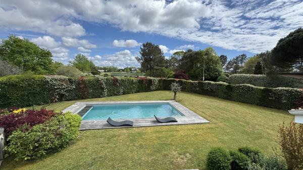 PESSAC PROCHE GOLF MAISON ARCHITECTE 157 M2 JARDIN 1300 M2 PISCINE GARAGE