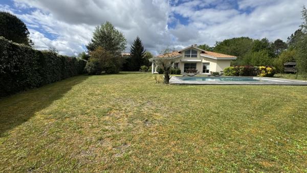 PESSAC PROCHE GOLF MAISON ARCHITECTE 157 M2 JARDIN 1300 M2 PISCINE GARAGE