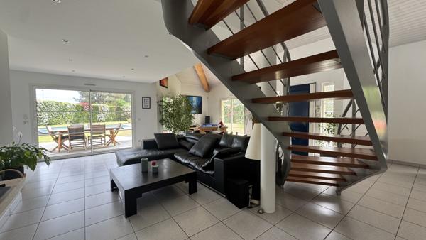 PESSAC PROCHE GOLF MAISON ARCHITECTE 157 M2 JARDIN 1300 M2 PISCINE GARAGE
