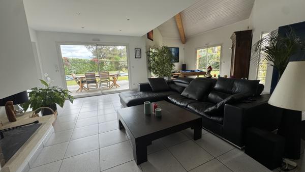 PESSAC PROCHE GOLF MAISON ARCHITECTE 157 M2 JARDIN 1300 M2 PISCINE GARAGE