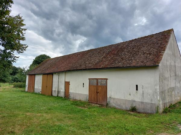 Maison à rénover et dépendances