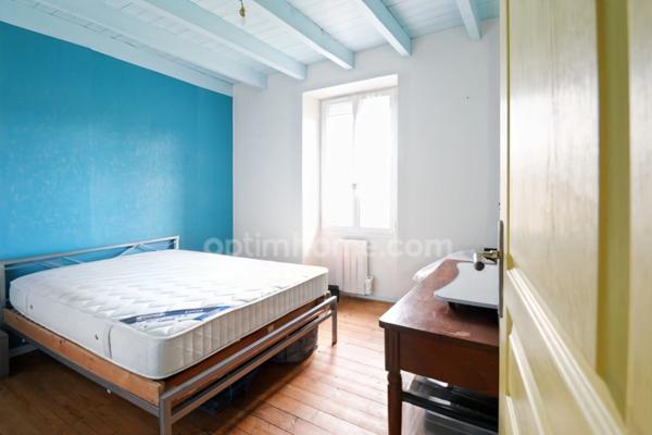 Exclusivité ! MAISON entièrement rénovée de 91 m² - 5 Pièces - 3 Chambres sur parcelle de 660 m² DROUX (87)