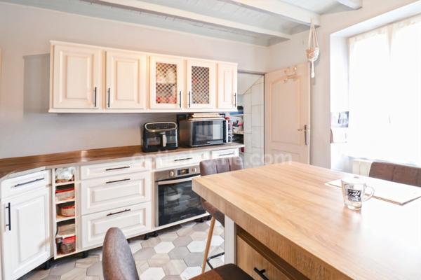 Exclusivité ! MAISON entièrement rénovée de 91 m² - 5 Pièces - 3 Chambres sur parcelle de 660 m² DROUX (87)