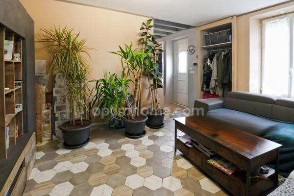 Exclusivité ! MAISON entièrement rénovée de 91 m² - 5 Pièces - 3 Chambres sur parcelle de 660 m² DROUX (87)