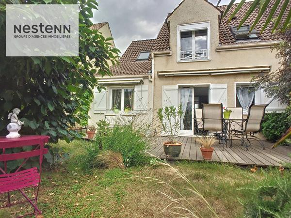 Maison familiale au coeur du centre-ville avec jardin et terrasse au calme - 3 chambres - 1 bureau - 40 mn de Paris Bibliothèque FM - 5 mn à pied école et commerces