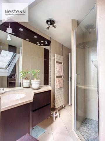 Maison familiale au coeur du centre-ville avec jardin et terrasse au calme - 3 chambres - 1 bureau - 40 mn de Paris Bibliothèque FM - 5 mn à pied école et commerces