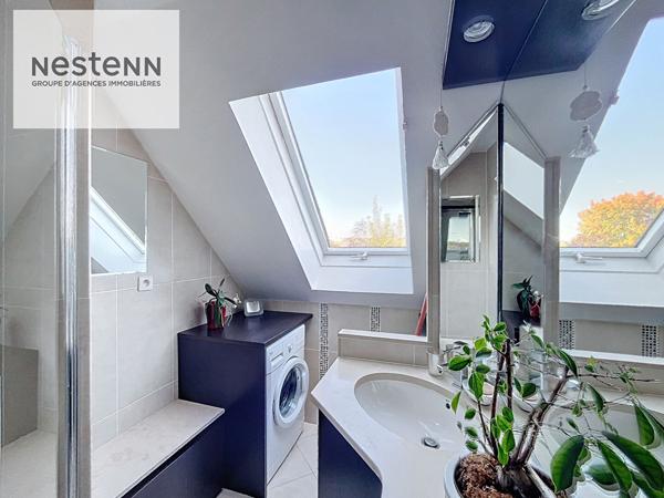 Maison familiale au coeur du centre-ville avec jardin et terrasse au calme - 3 chambres - 1 bureau - 40 mn de Paris Bibliothèque FM - 5 mn à pied école et commerces