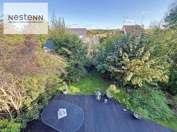 Maison familiale au coeur du centre-ville avec jardin et terrasse au calme - 3 chambres - 1 bureau - 40 mn de Paris Bibliothèque FM - 5 mn à pied école et commerces