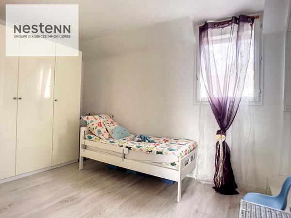 Maison familiale au coeur du centre-ville avec jardin et terrasse au calme - 3 chambres - 1 bureau - 40 mn de Paris Bibliothèque FM - 5 mn à pied école et commerces