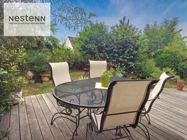 Maison familiale au coeur du centre-ville avec jardin et terrasse au calme - 3 chambres - 1 bureau - 40 mn de Paris Bibliothèque FM - 5 mn à pied école et commerces