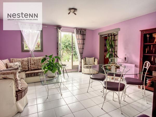 Maison familiale au coeur du centre-ville avec jardin et terrasse au calme - 3 chambres - 1 bureau - 40 mn de Paris Bibliothèque FM - 5 mn à pied école et commerces