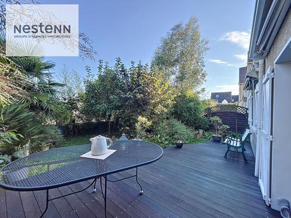 Maison familiale au coeur du centre-ville avec jardin et terrasse au calme - 3 chambres - 1 bureau - 40 mn de Paris Bibliothèque FM - 5 mn à pied école et commerces