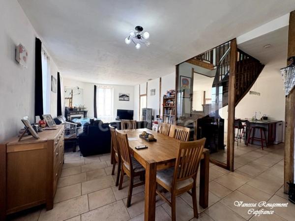 Maison de ville avec cour, garage, espace bien-être et vue sur l’Yonne – Appoigny