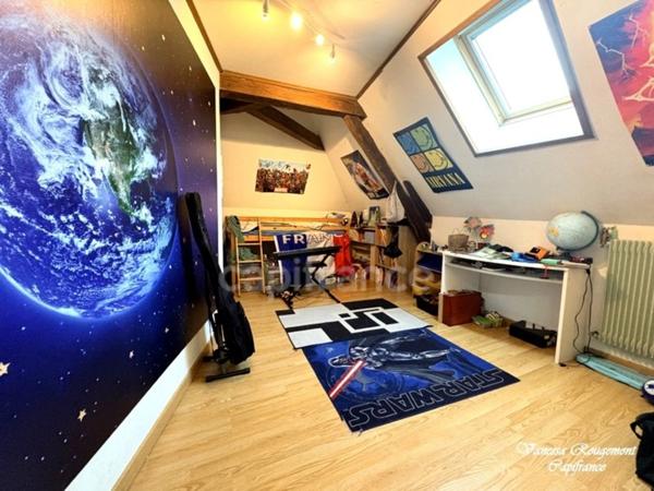 Maison de ville avec cour, garage, espace bien-être et vue sur l’Yonne – Appoigny