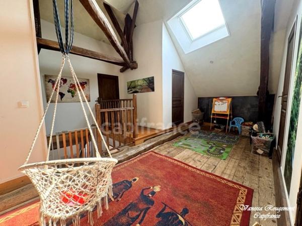 Maison de ville avec cour, garage, espace bien-être et vue sur l’Yonne – Appoigny