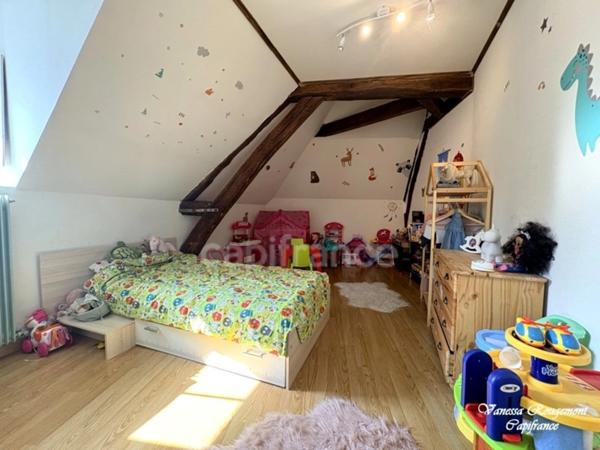 Maison de ville avec cour, garage, espace bien-être et vue sur l’Yonne – Appoigny