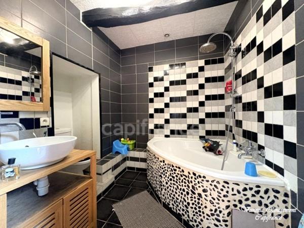 Maison de ville avec cour, garage, espace bien-être et vue sur l’Yonne – Appoigny