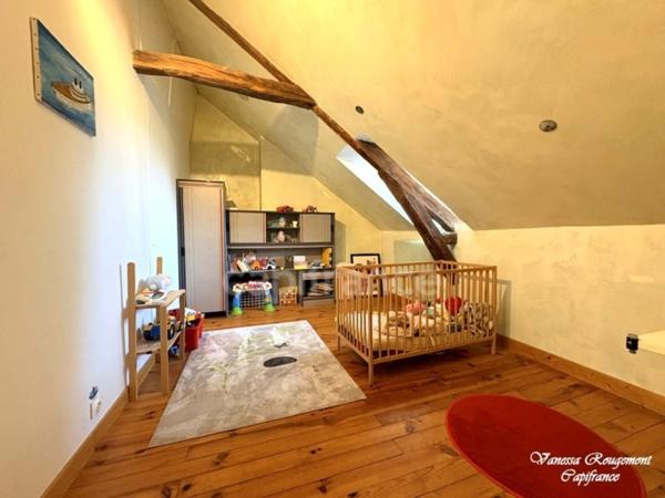 Maison de ville avec cour, garage, espace bien-être et vue sur l’Yonne – Appoigny