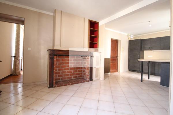 Duplex 6 pièces 121 m² avec balcon, cave et grenier