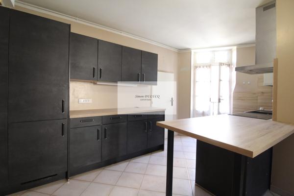 Duplex 6 pièces 121 m² avec balcon, cave et grenier
