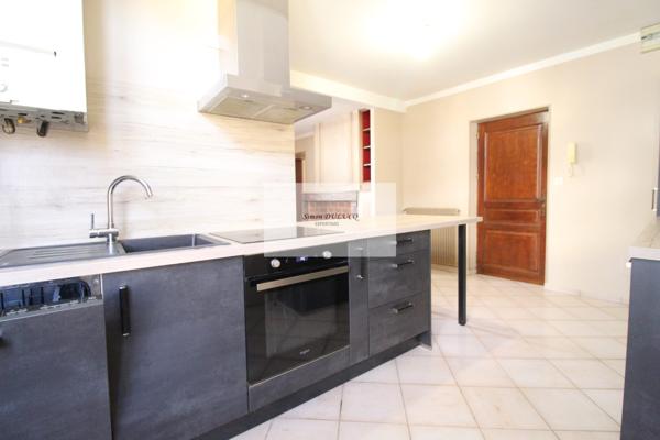 Duplex 6 pièces 121 m² avec balcon, cave et grenier