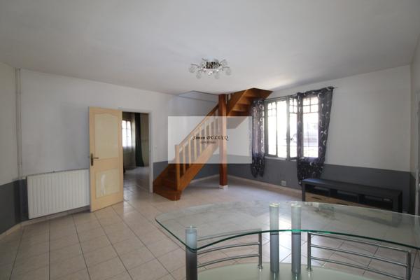 Duplex 6 pièces 121 m² avec balcon, cave et grenier