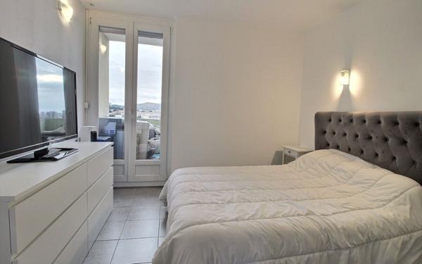 Appartement à vendre    3 pièces • 59 m2 Marseille 10