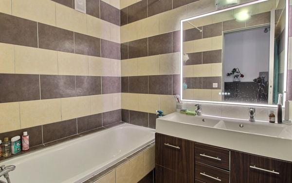 Appartement à vendre    3 pièces • 59 m2 Marseille 10