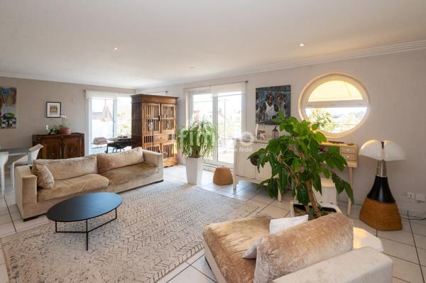 Très bel attique 149 m² env. avec terrasse 63 m², 2 parkings et cave