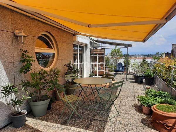 Très bel attique 149 m² env. avec terrasse 63 m², 2 parkings et cave