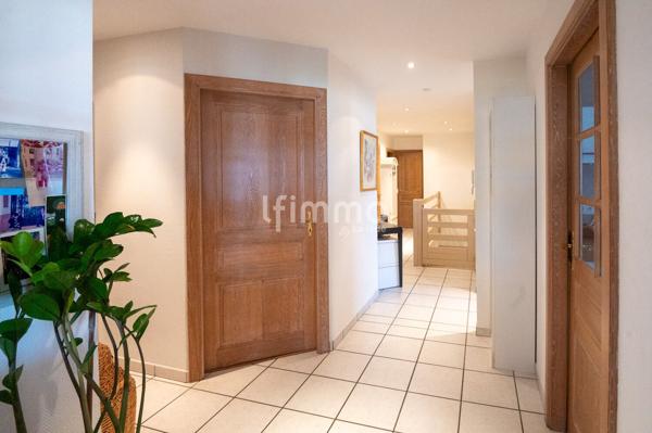 Très bel attique 149 m² env. avec terrasse 63 m², 2 parkings et cave