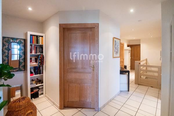 Très bel attique 149 m² env. avec terrasse 63 m², 2 parkings et cave