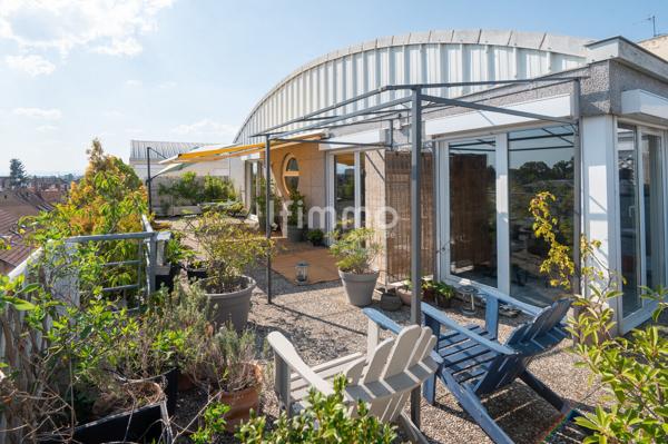 Très bel attique 149 m² env. avec terrasse 63 m², 2 parkings et cave
