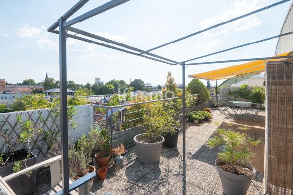 Très bel attique 149 m² env. avec terrasse 63 m², 2 parkings et cave